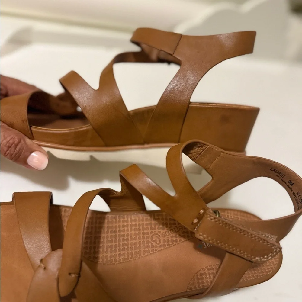 Posture Women's Brown Wedge Sandals are soft and cozy. In excellent  conditions_14